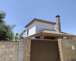 Vista exterior de Casa o xalet en venda en El Puerto de Santa María amb Aire condicionat, Terrassa i Piscina