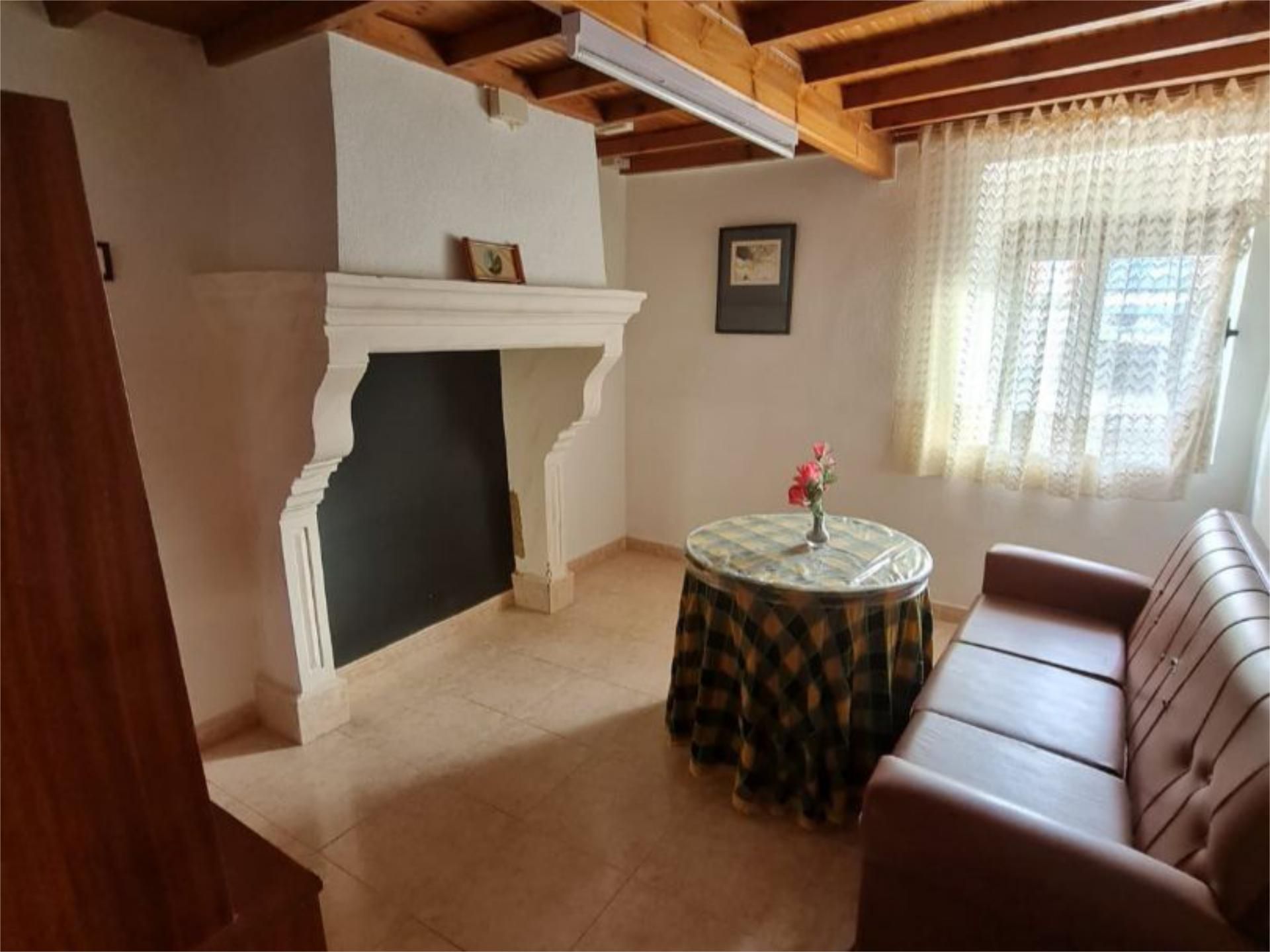 Sala d'estar de Casa adosada en venda en La Sagrada 