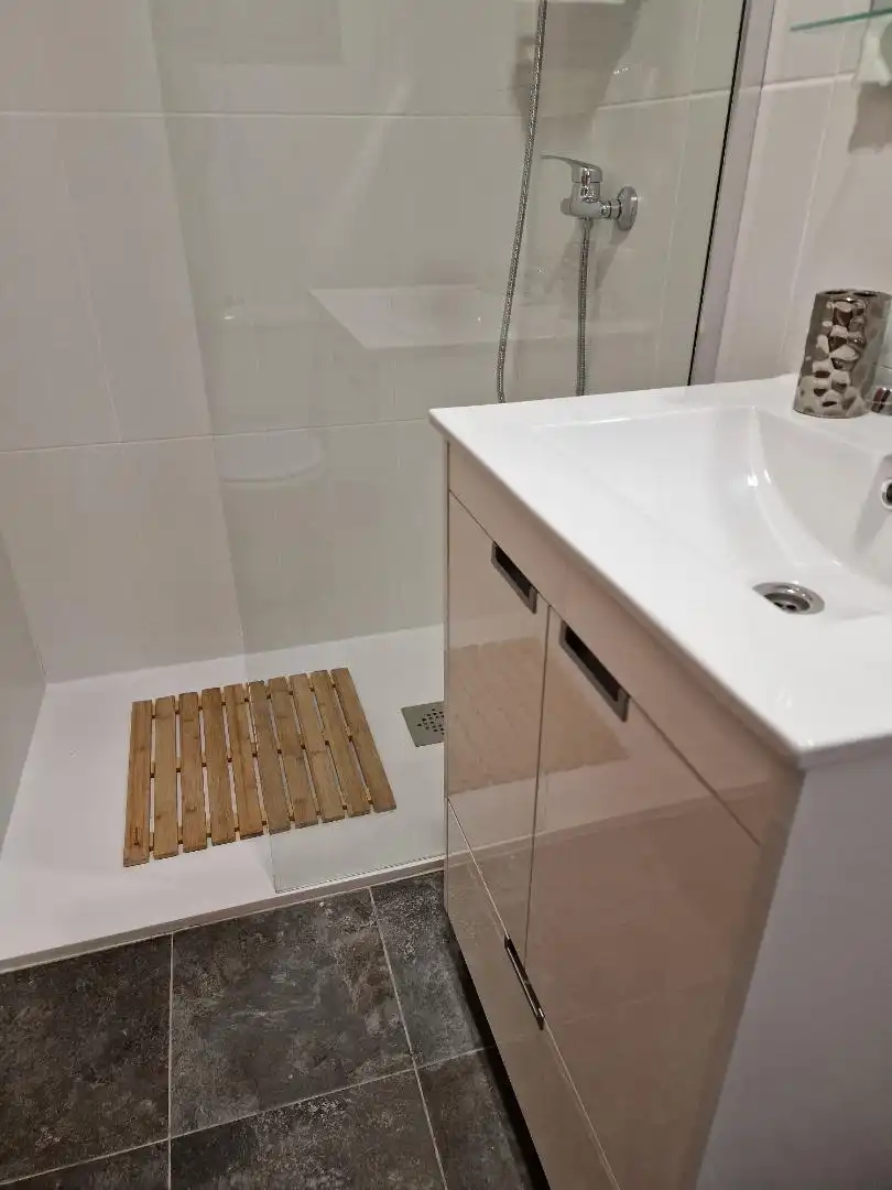 Flat for rent in Avinguda de Novelda, 12, Carrús Este Bathroom of Flat for rent in Elche / Elx with Air Conditioner, Parquet flooring and Furnished