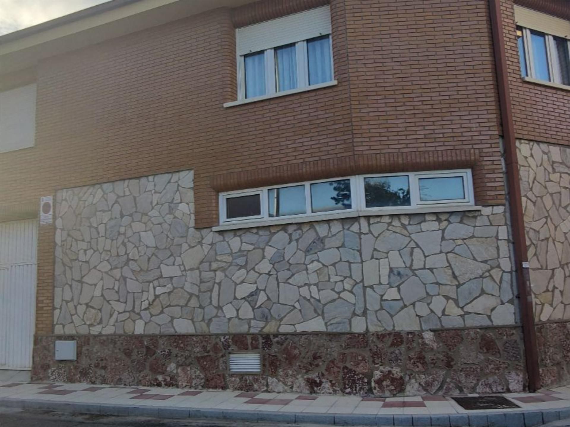 Vista exterior de Casa o xalet en venda en León Capital  amb Terrassa