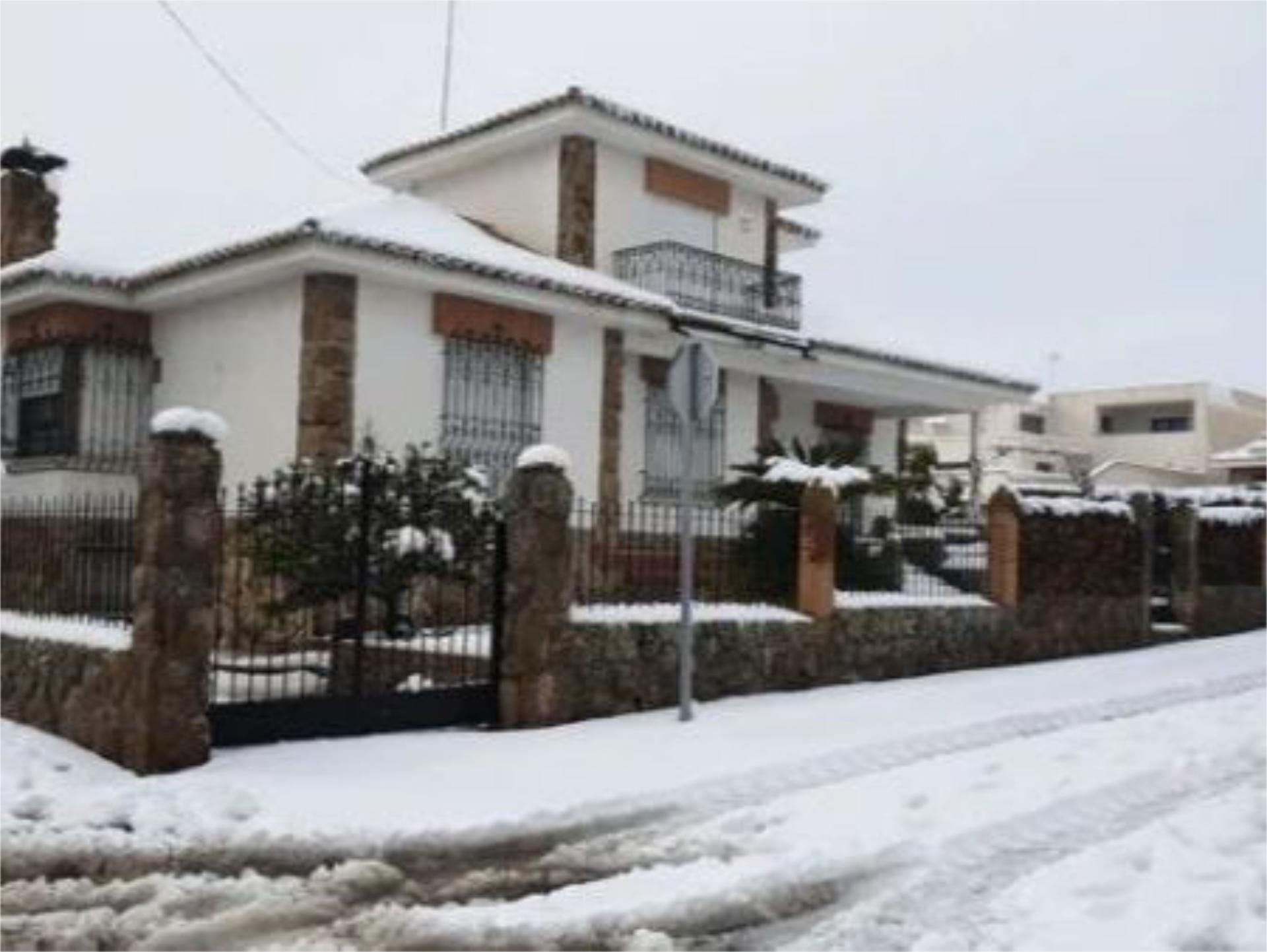 Vista exterior de Casa o xalet en venda en La Puebla de Montalbán amb Aire condicionat, Calefacció i Jardí privat