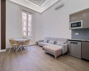 Sala d'estar de Apartament de lloguer en  Barcelona Capital amb Aire condicionat i Balcó