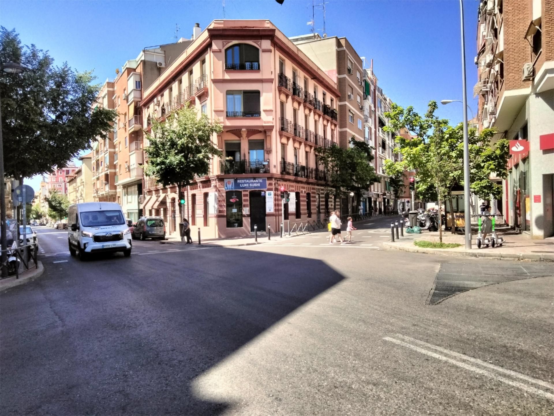 Exterior view of Premises to rent in  Madrid Capital  with Air Conditioner and Heating