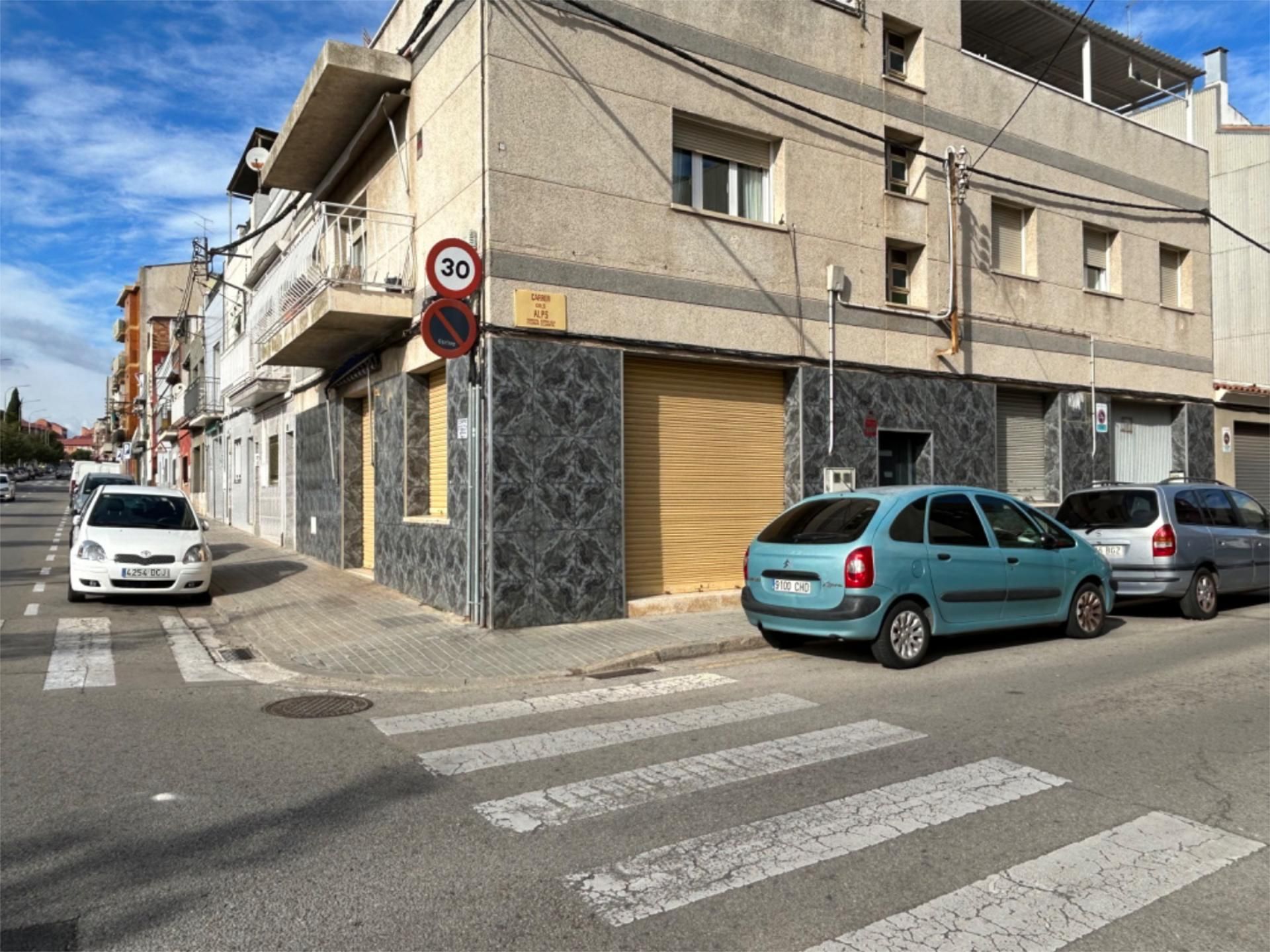 Vista exterior de Local de lloguer en Sabadell