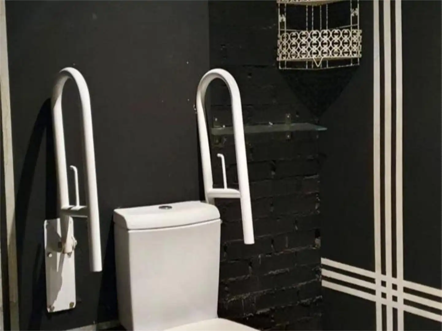 Local en venta en Calle de la Palma, 69, Universidad - Malasaña Baño de Local en venta en Madrid con Aire acondicionado