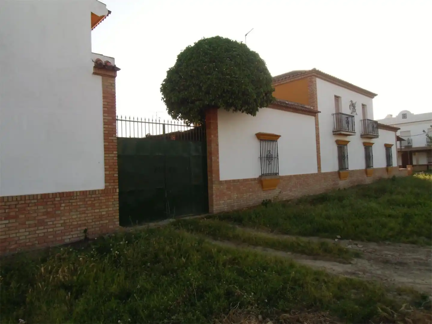 Casa adosada en venda a Calle Torre la Higuera, 34, El Rocío Vista exterior de Casa adosada en venda en Almonte amb Terrassa i Balcó