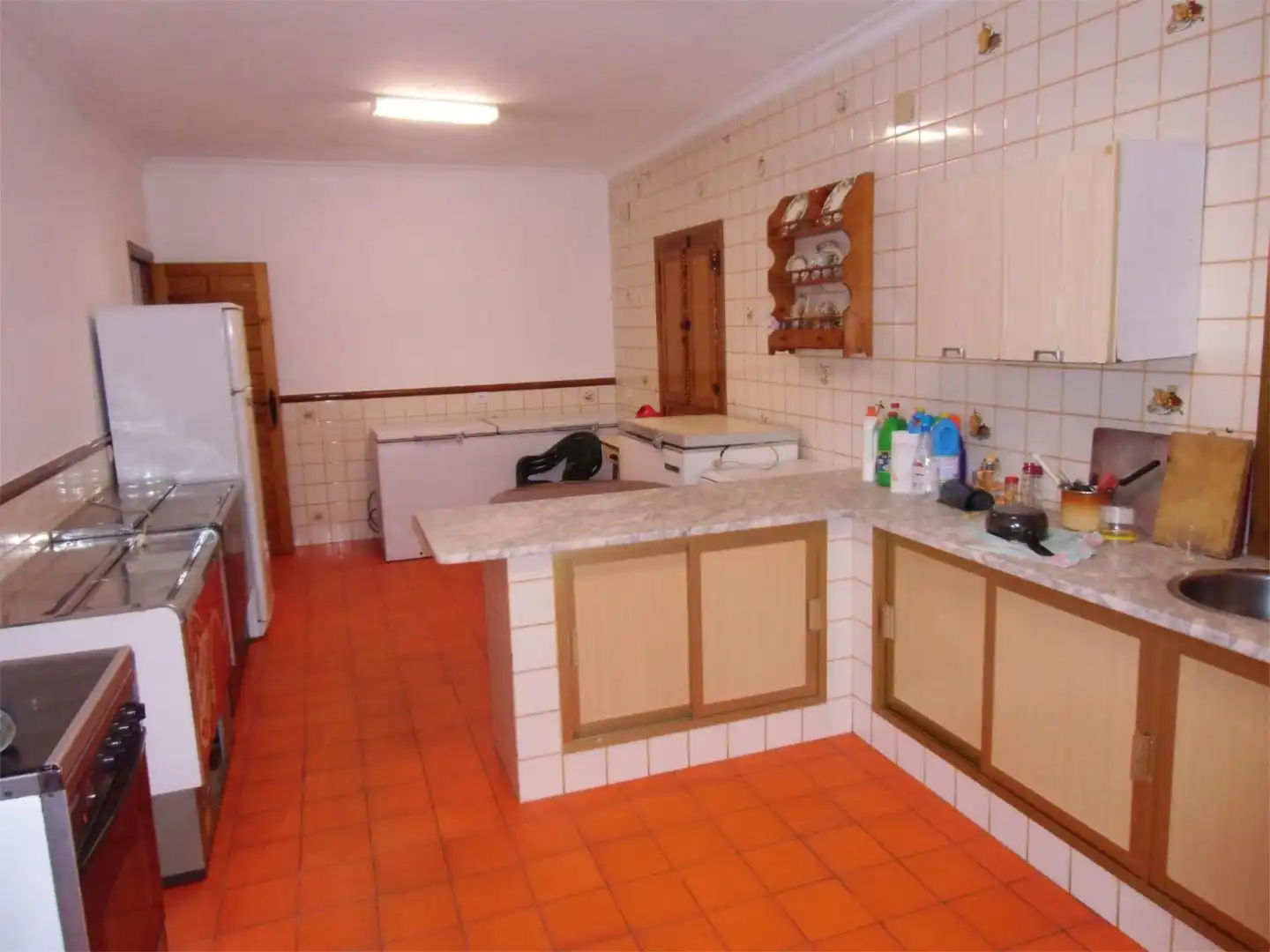 Casa adosada en venda a Calle Torre la Higuera, 34, El Rocío Cuina de Casa adosada en venda en Almonte amb Terrassa i Balcó