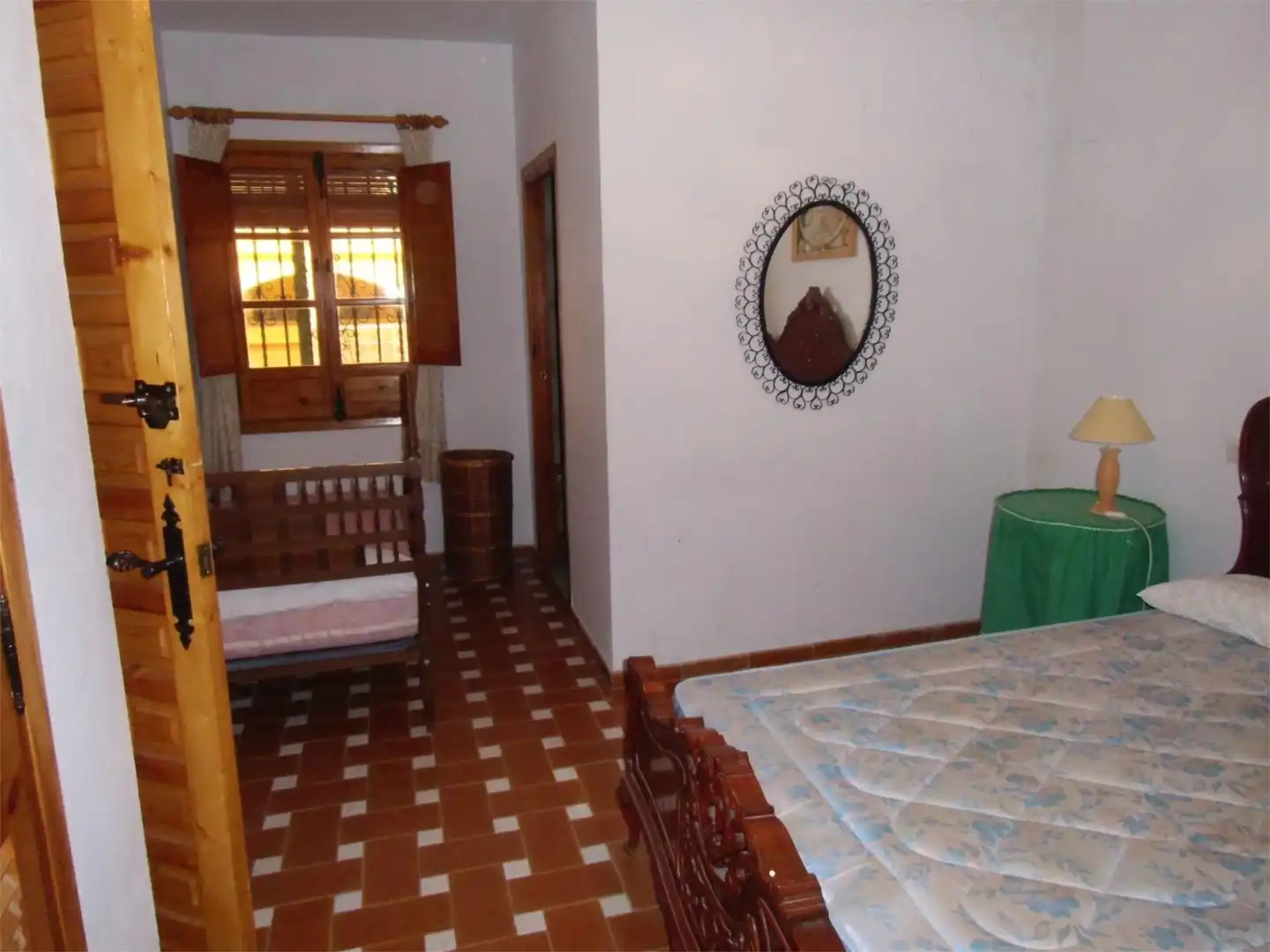 Casa adosada en venda a Calle Torre la Higuera, 34, El Rocío Dormitori de Casa adosada en venda en Almonte amb Terrassa i Balcó