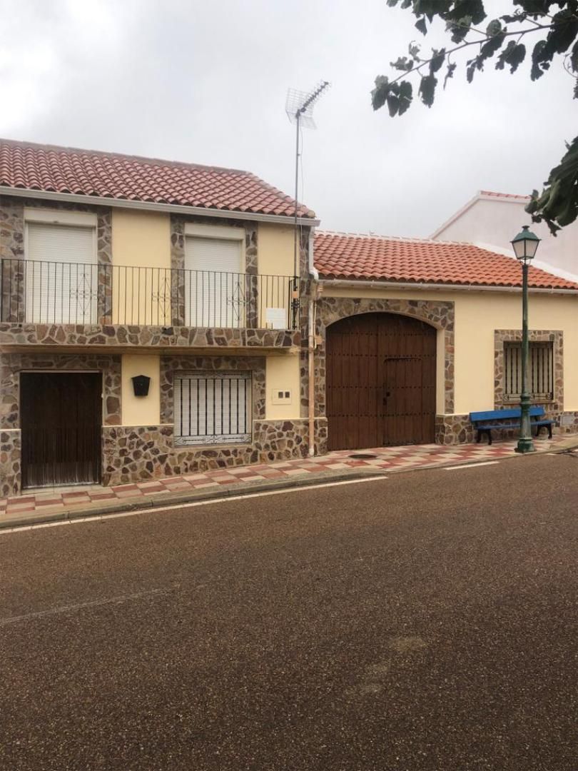 Exterior view of Flat for sale in Sevilleja de la Jara  with Private garden, Parquet flooring and Terrace