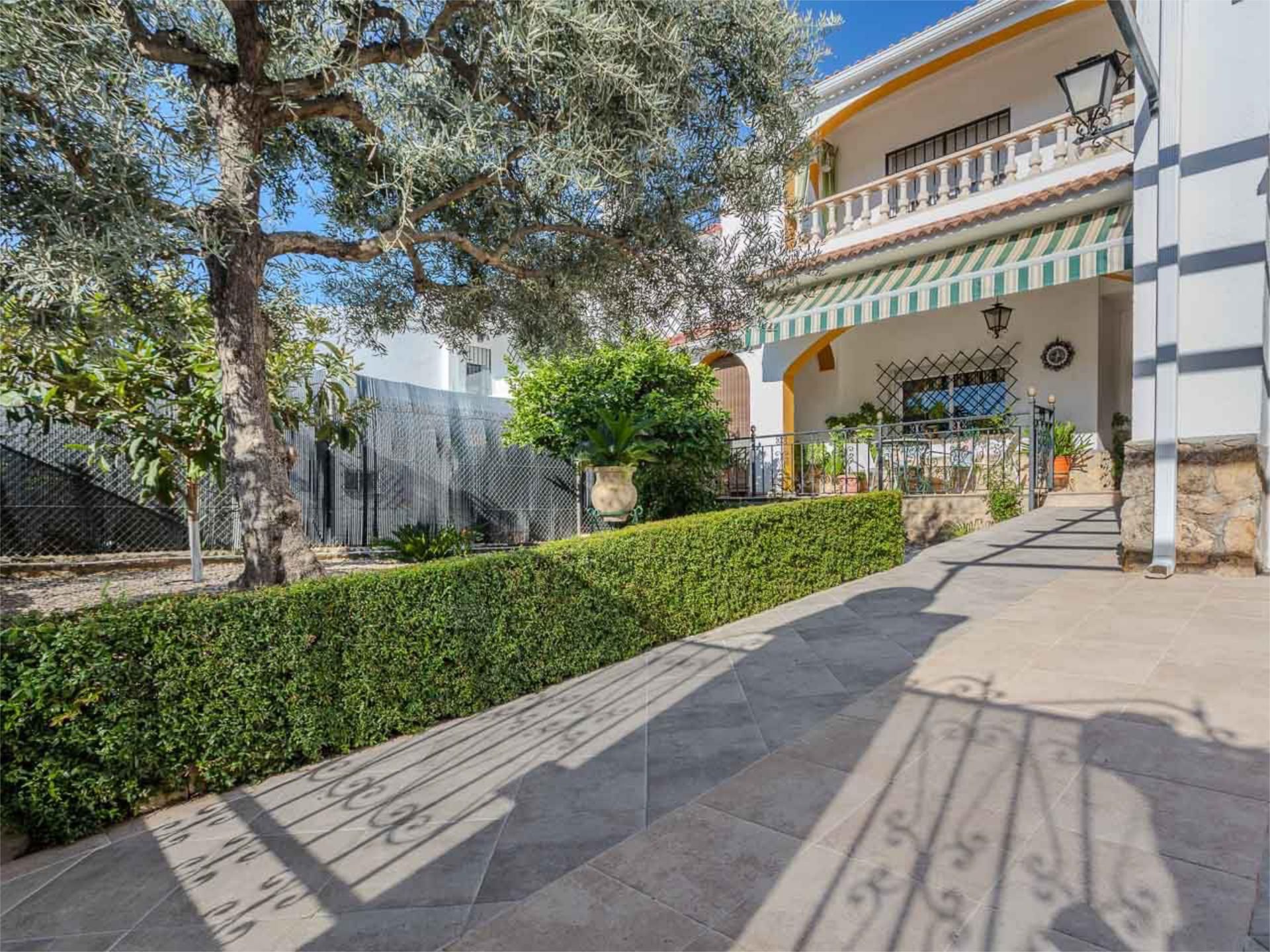 Jardí de Casa adosada en venda en  Córdoba Capital amb Terrassa, Piscina i Balcó