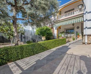 Jardí de Casa adosada en venda en  Córdoba Capital amb Terrassa, Piscina i Balcó