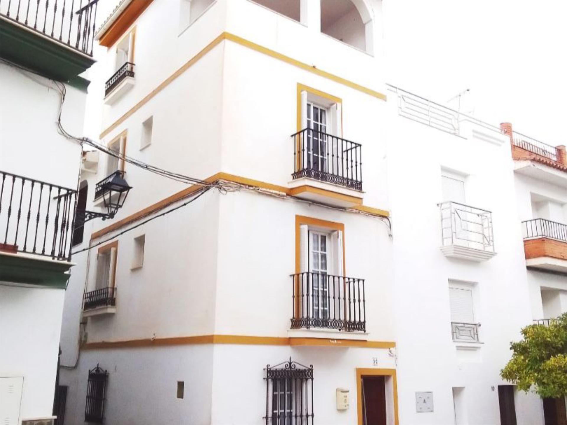 Vista exterior de Casa adosada en venda en Tolox amb Terrassa