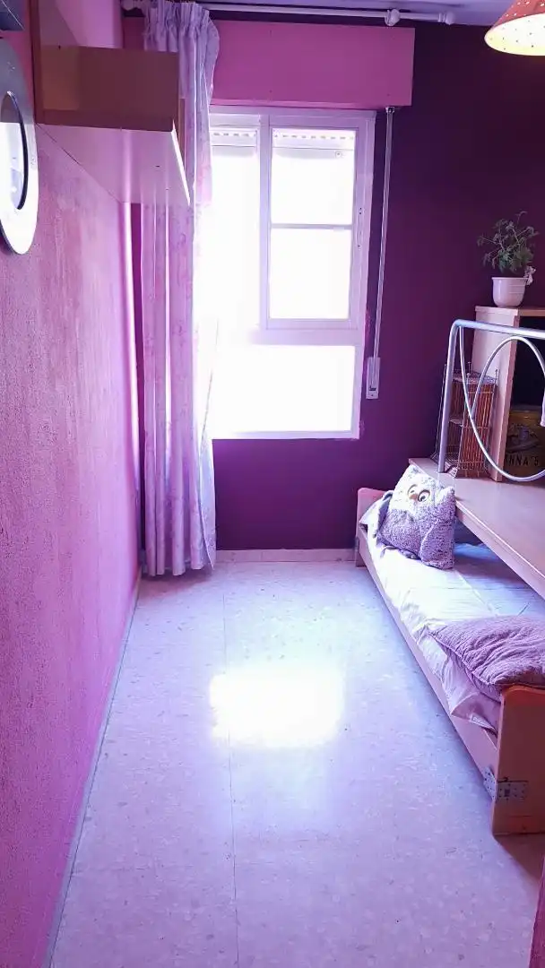 Room in Calle Leopoldo Alas "Clarín", 1, Parque Ayala - Jardín de la Abadía - Huelín Room in Calle Leopoldo Alas "Clarín", 1, Parque Ayala - Jardín de la Abadía - Huelín