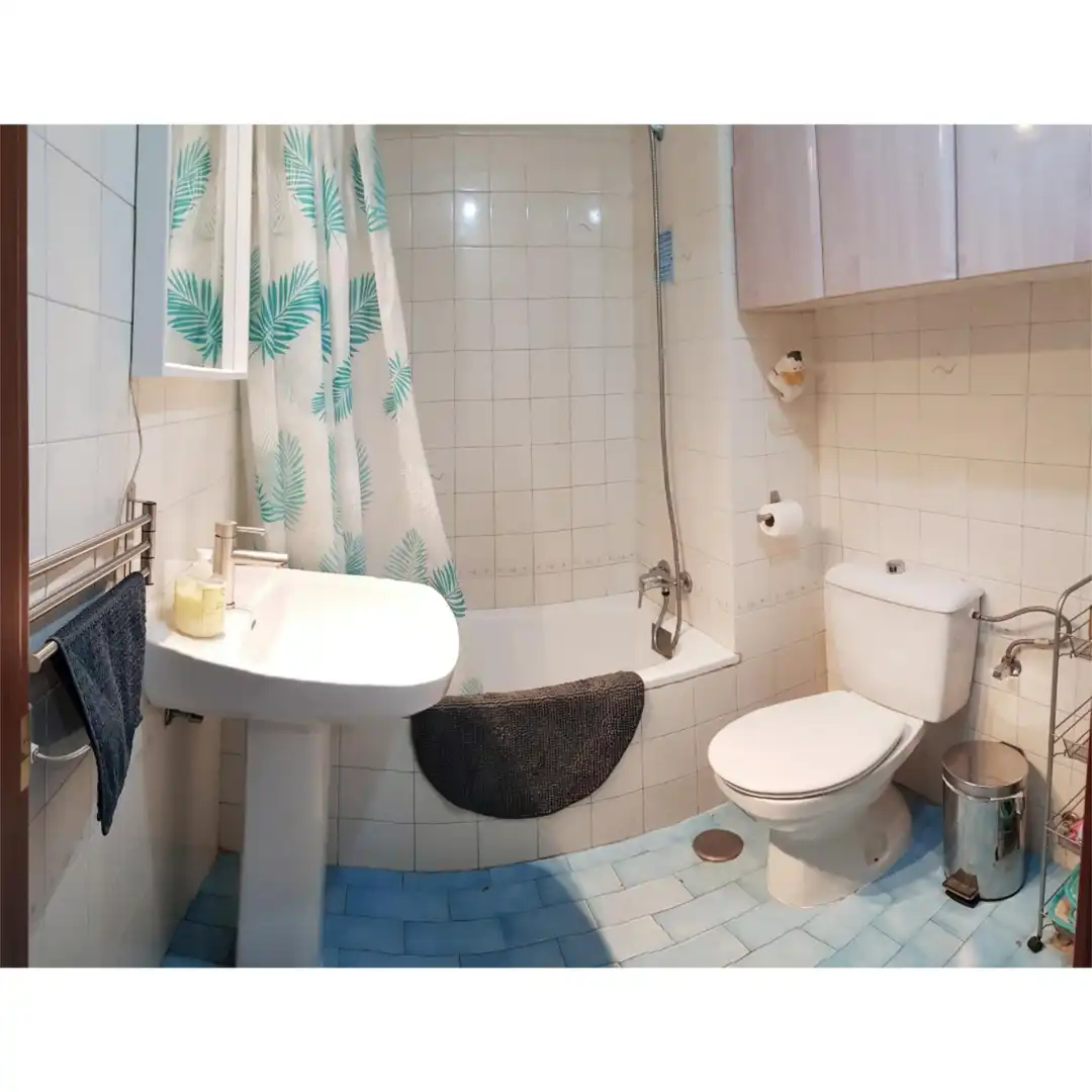 Room in Calle Leopoldo Alas "Clarín", 1, Parque Ayala - Jardín de la Abadía - Huelín Room in Calle Leopoldo Alas "Clarín", 1, Parque Ayala - Jardín de la Abadía - Huelín