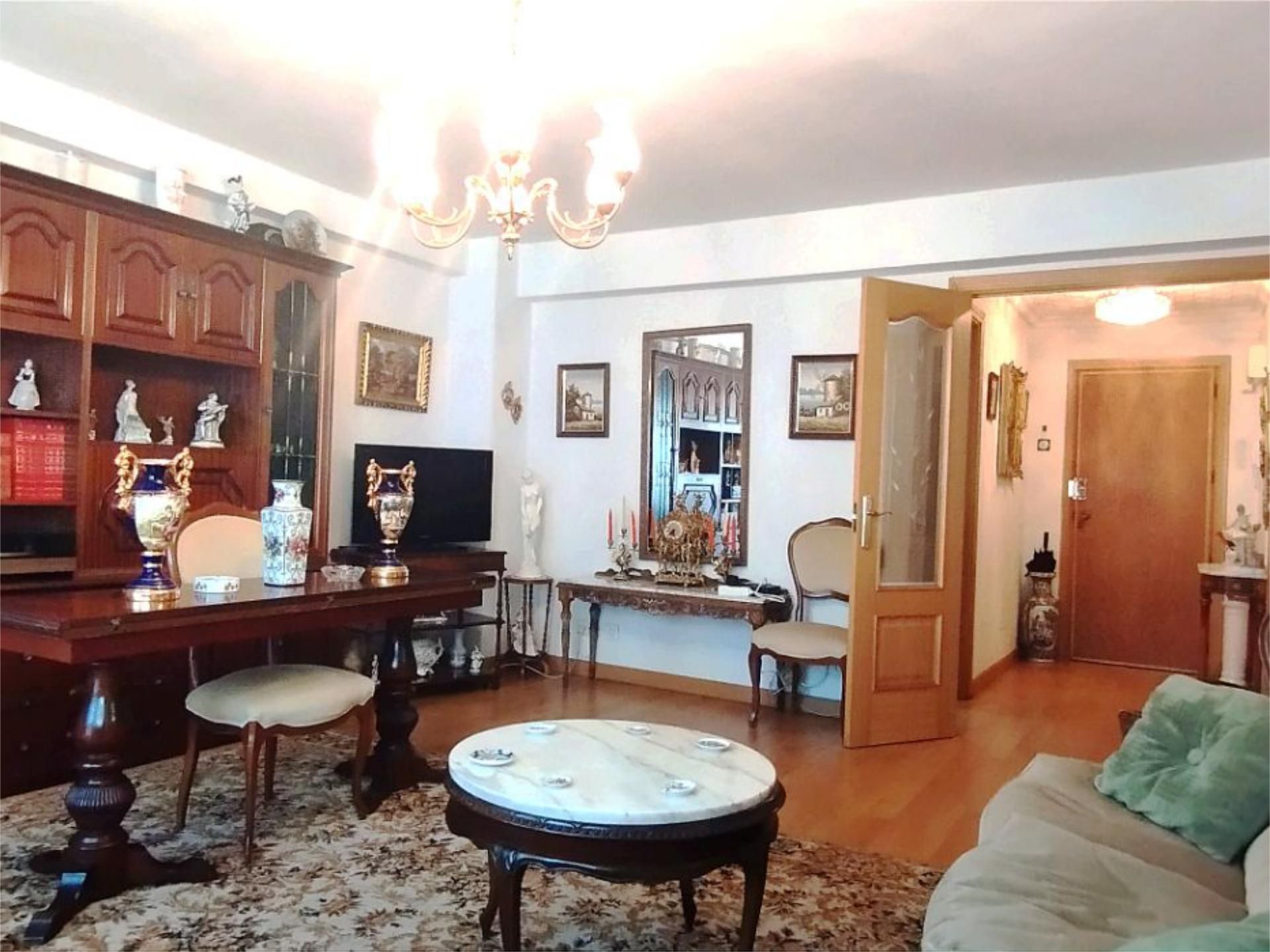 Sala d'estar de Pis en venda en  Madrid Capital amb Calefacció, Jardí privat i Terrassa