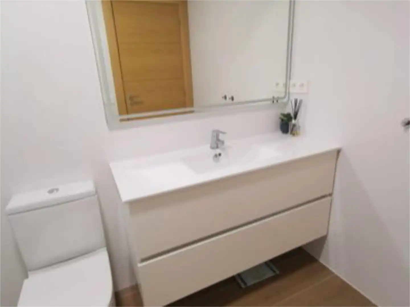 Bathroom of Flat for rent in Marbella  with Air Conditioner, Terrace and Swimming Pool
