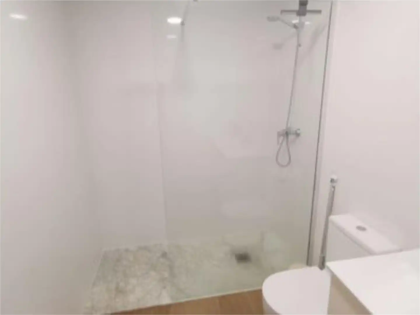 Bathroom of Flat for rent in Marbella  with Air Conditioner, Terrace and Swimming Pool