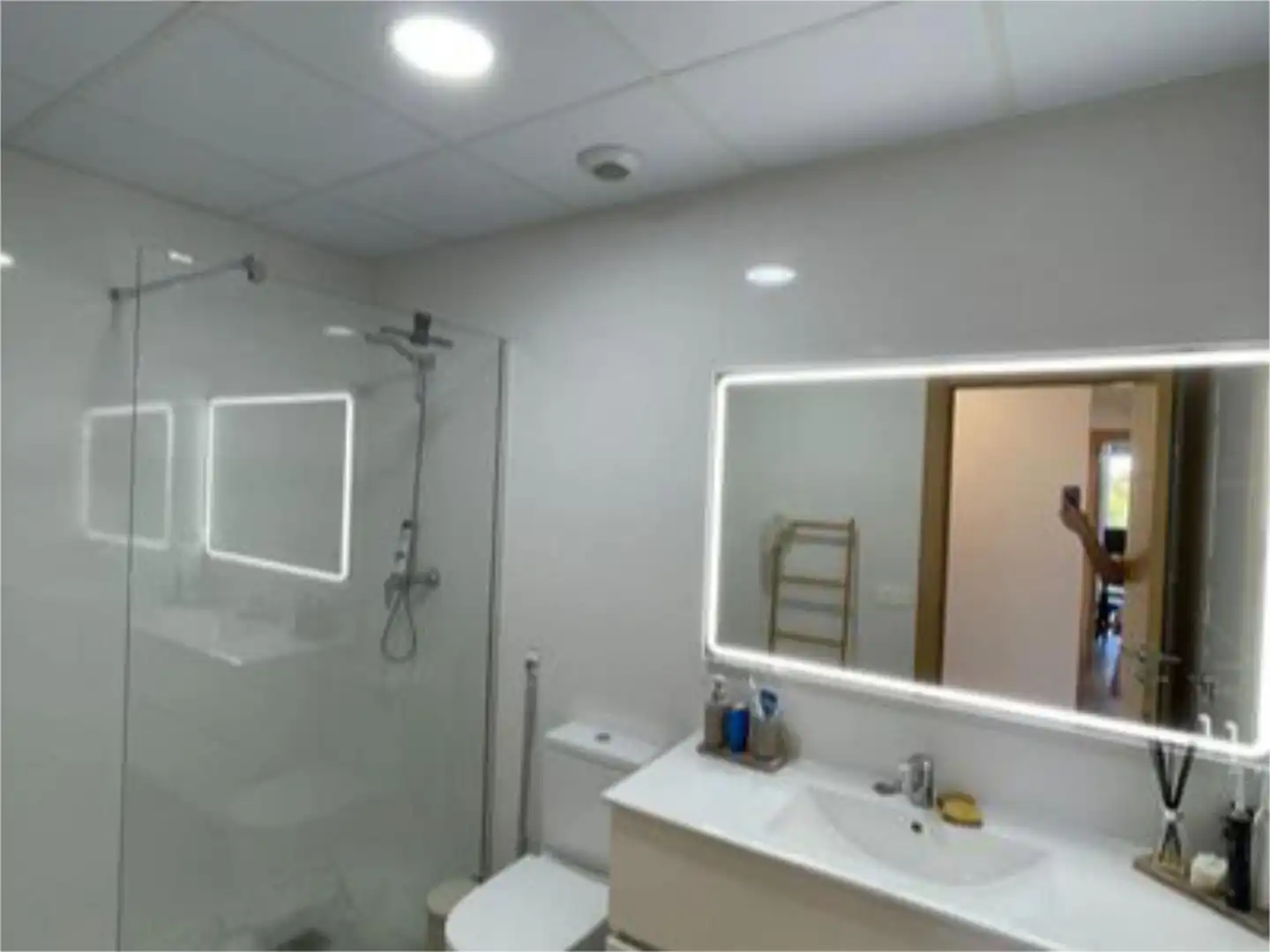 Bathroom of Flat for rent in Marbella  with Air Conditioner, Terrace and Swimming Pool