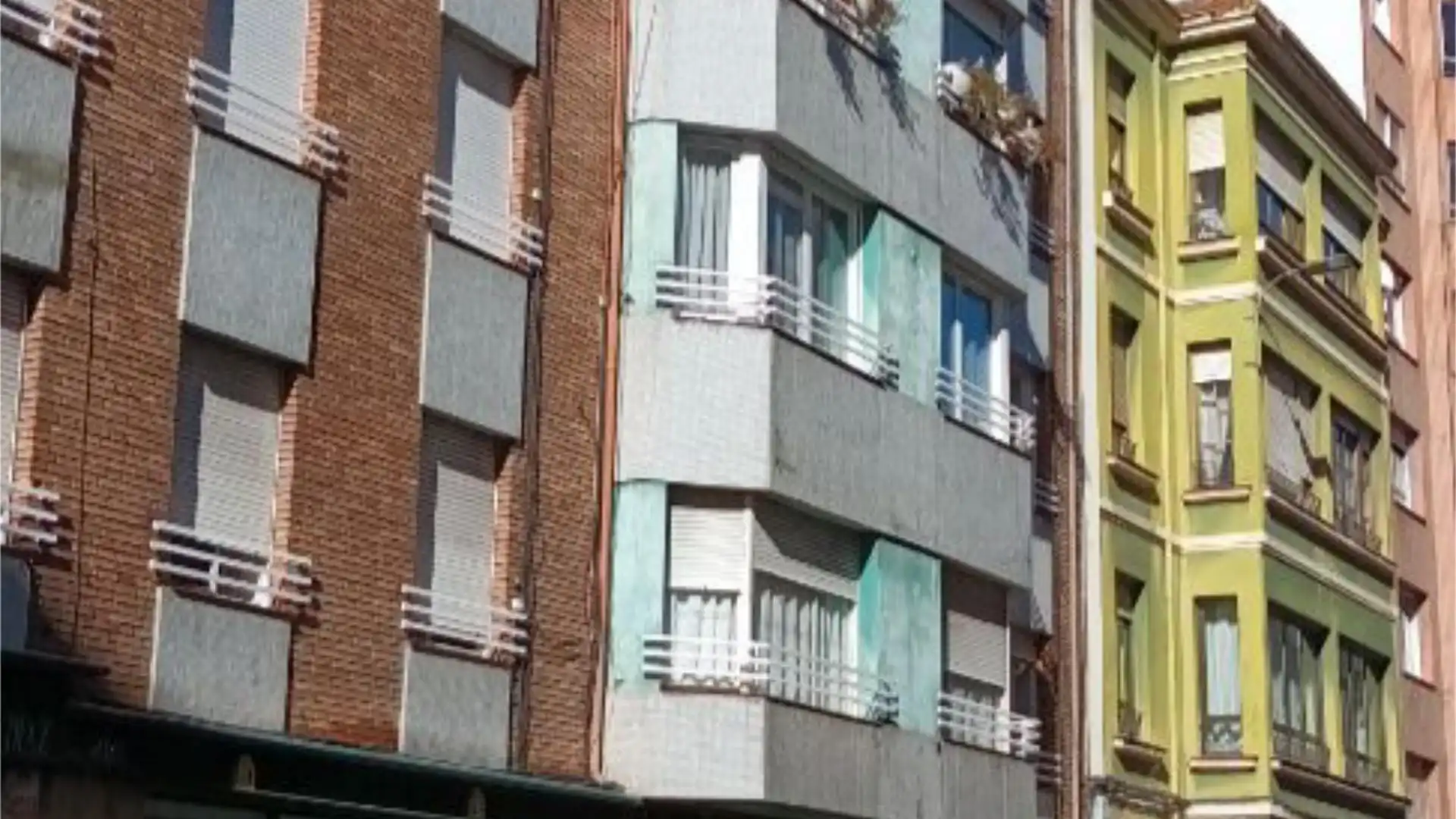 Vista exterior de Piso en venta en León Capital  con Calefacción, Parquet y Trastero