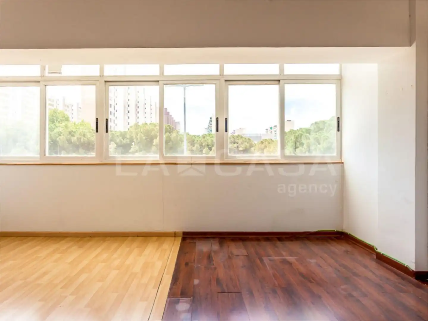 Habitación de Oficina de alquiler en L'Hospitalet de Llobregat