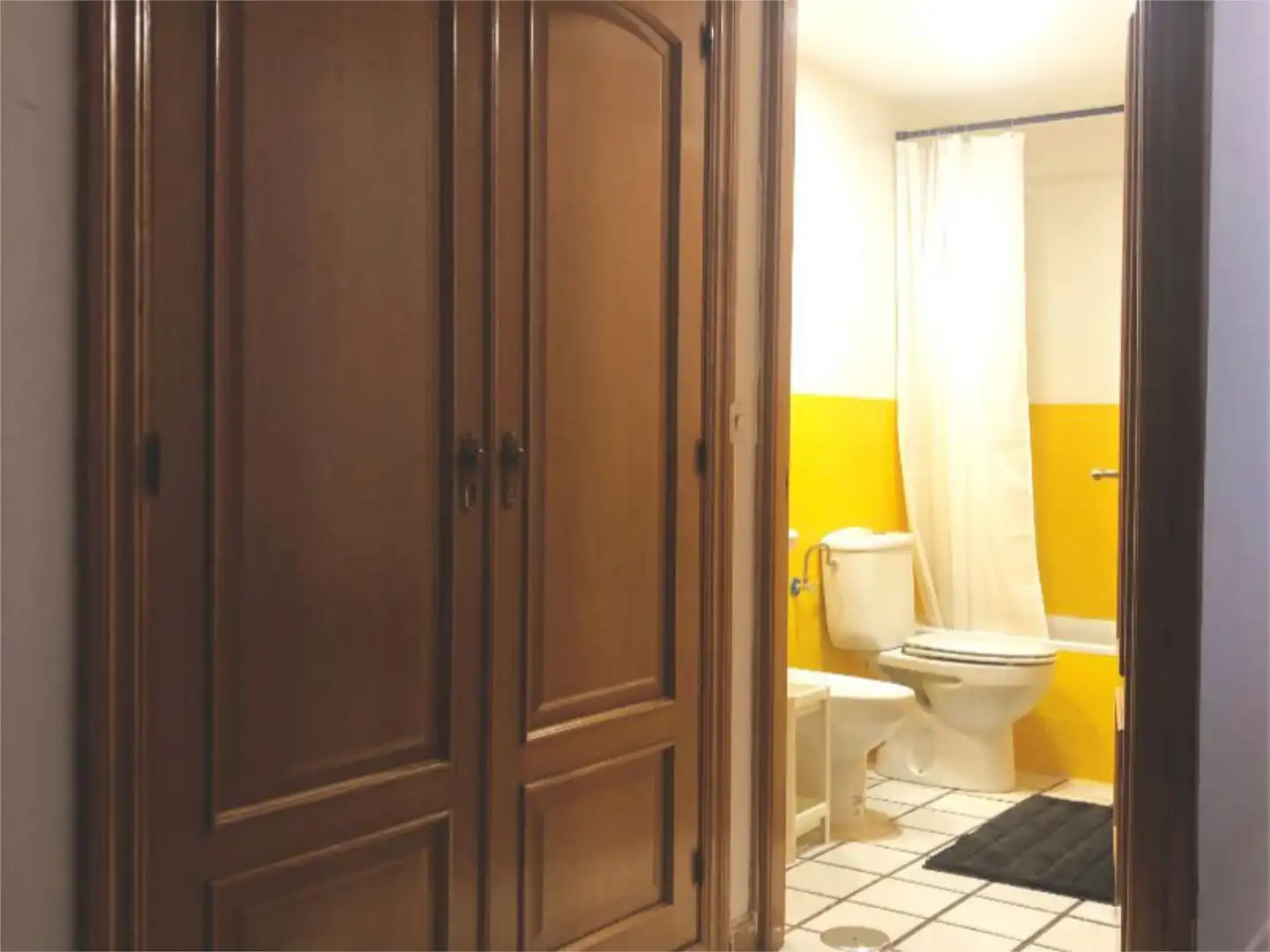 Habitación en Avenida de Logroño, 11, Alameda de Osuna Baño de Casa o chalet para compartir en Madrid con Calefacción, Jardín privado y Terraza
