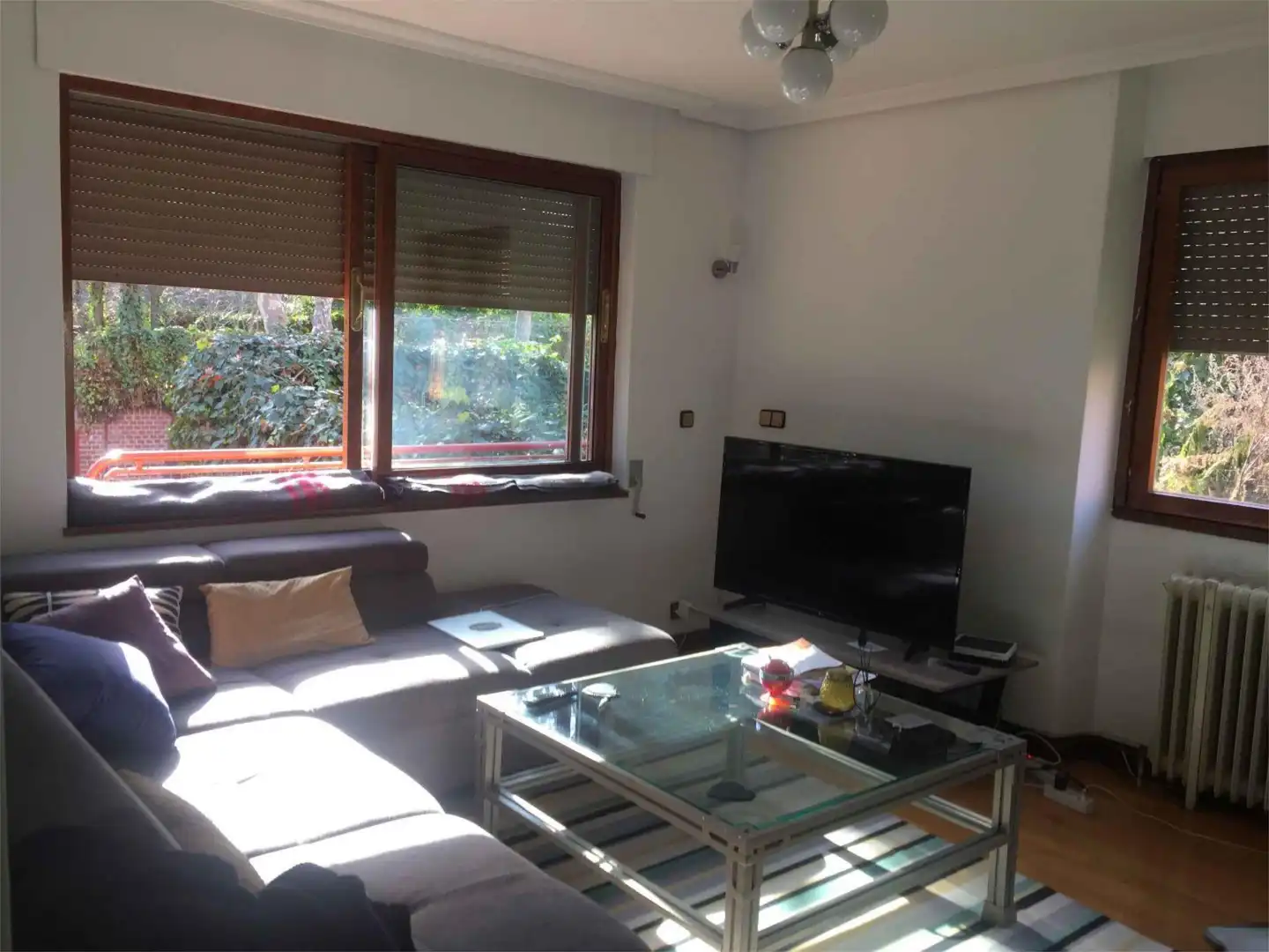 Habitación en Avenida de Logroño, 11, Alameda de Osuna Sala de estar de Casa o chalet para compartir en Madrid con Calefacción, Jardín privado y Terraza