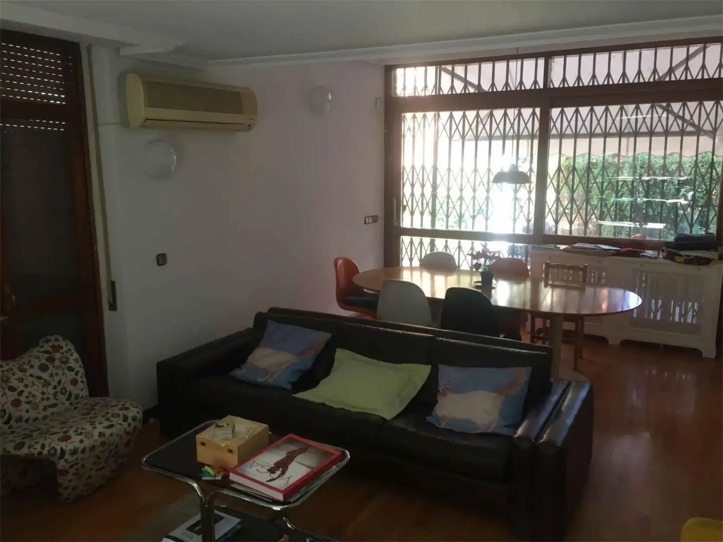 Habitación en Avenida de Logroño, 11, Alameda de Osuna Sala de estar de Casa o chalet para compartir en Madrid con Calefacción, Jardín privado y Terraza