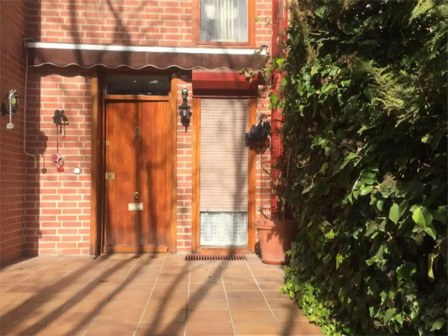 Habitación en Avenida de Logroño, 11, Alameda de Osuna Vista exterior de Casa o chalet para compartir en Madrid con Calefacción, Jardín privado y Terraza