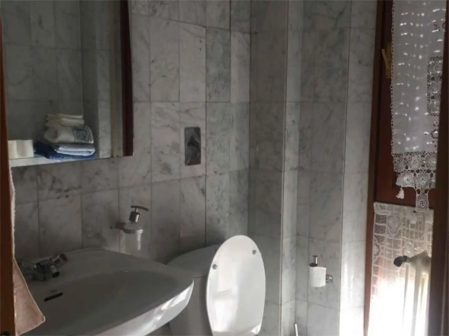 Habitación en Avenida de Logroño, 11, Alameda de Osuna Baño de Casa o chalet para compartir en Madrid con Calefacción, Jardín privado y Terraza