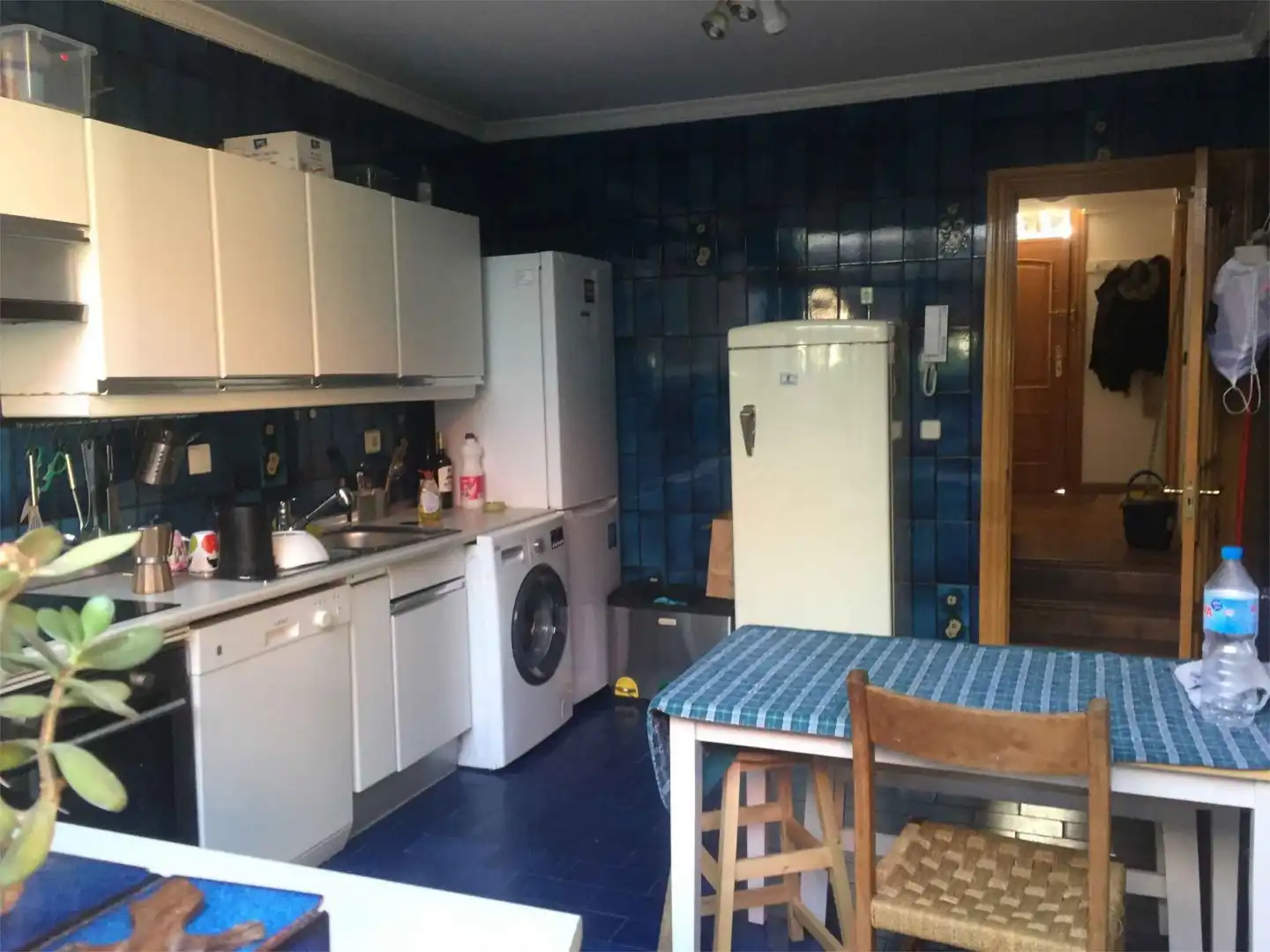 Habitación en Avenida de Logroño, 11, Alameda de Osuna Cocina de Casa o chalet para compartir en Madrid con Calefacción, Jardín privado y Terraza