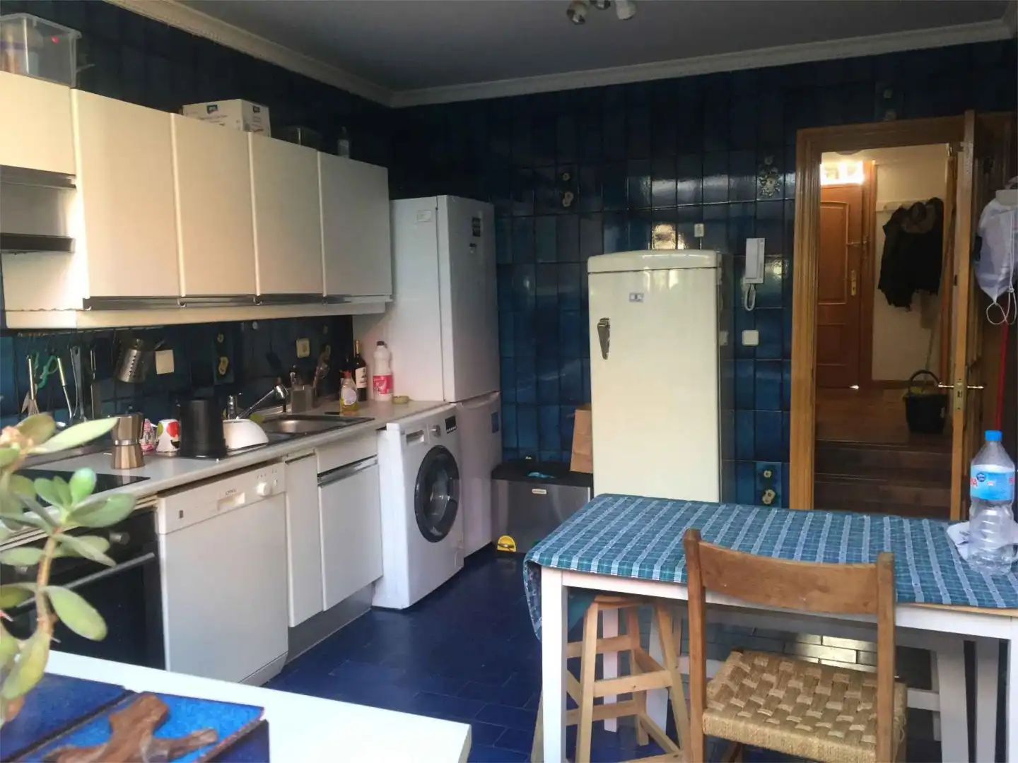 Habitación en Avenida de Logroño, 11, Alameda de Osuna Cocina de Casa o chalet para compartir en Madrid con Calefacción, Jardín privado y Terraza