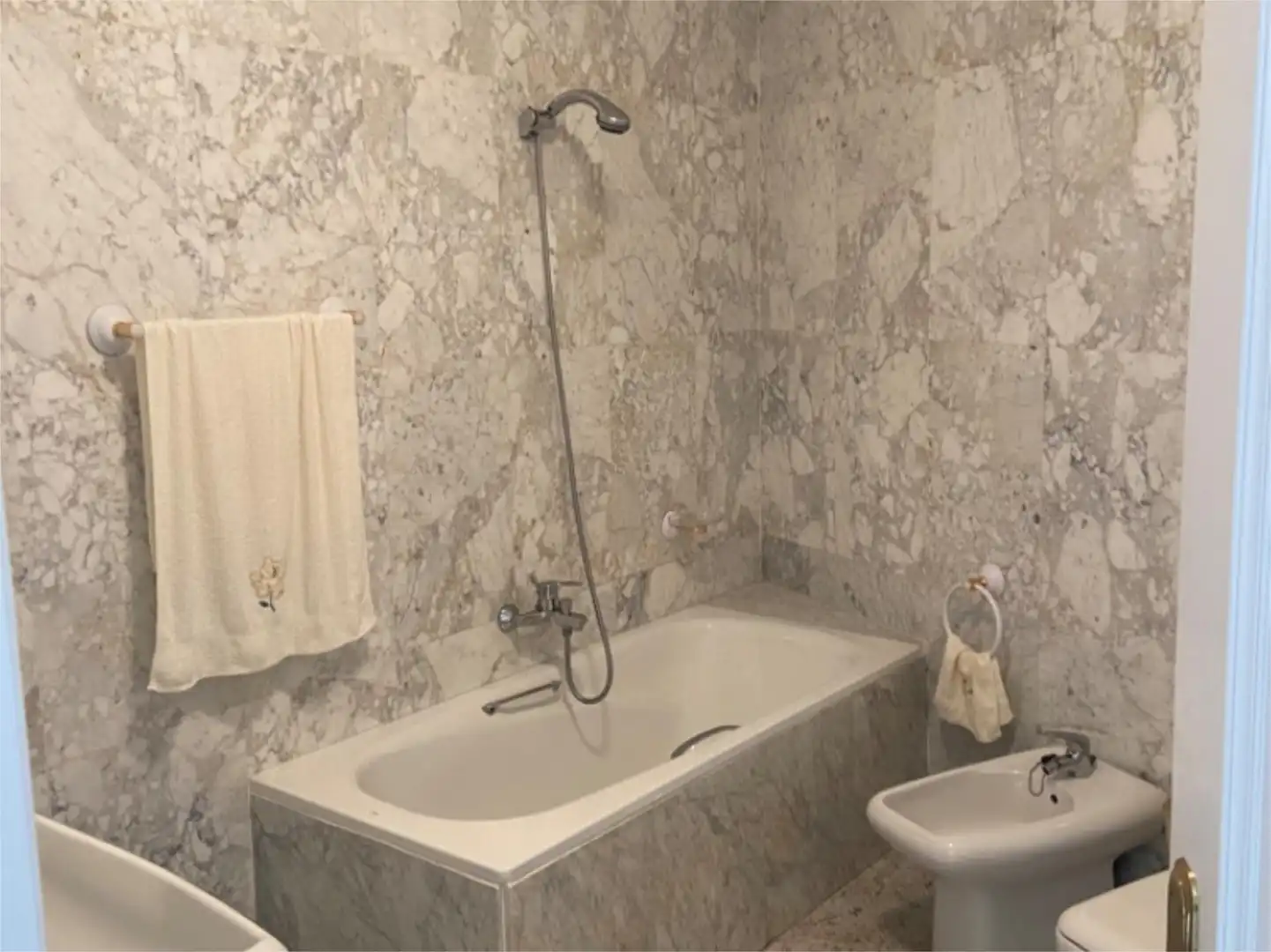 Piso en venta en Calle Jacinto Higueras, 2, Los Villares Baño de Piso en venta en Los Villares con Calefacción, Amueblado y Balcón
