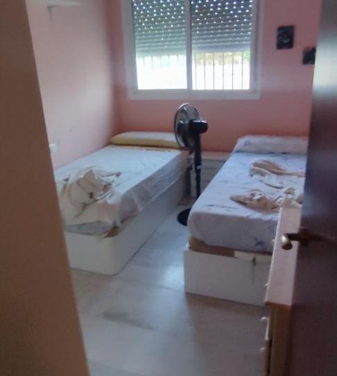 Foto 1 de Pis per a compartir a Calle Vulcano, 1d, Asdrúbal - Bahía Blanca, Cádiz