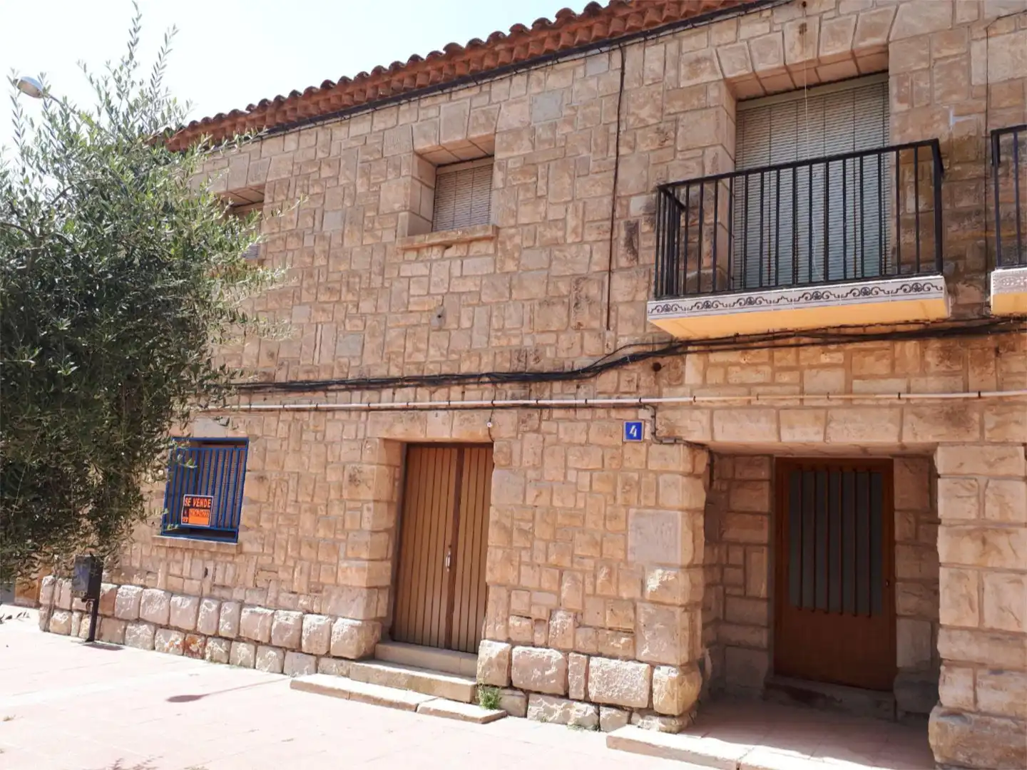 Casa adosada en venta en Plaza de España, 4, Sariñena Vista exterior de Casa adosada en venta en Sariñena con Terraza y Balcón