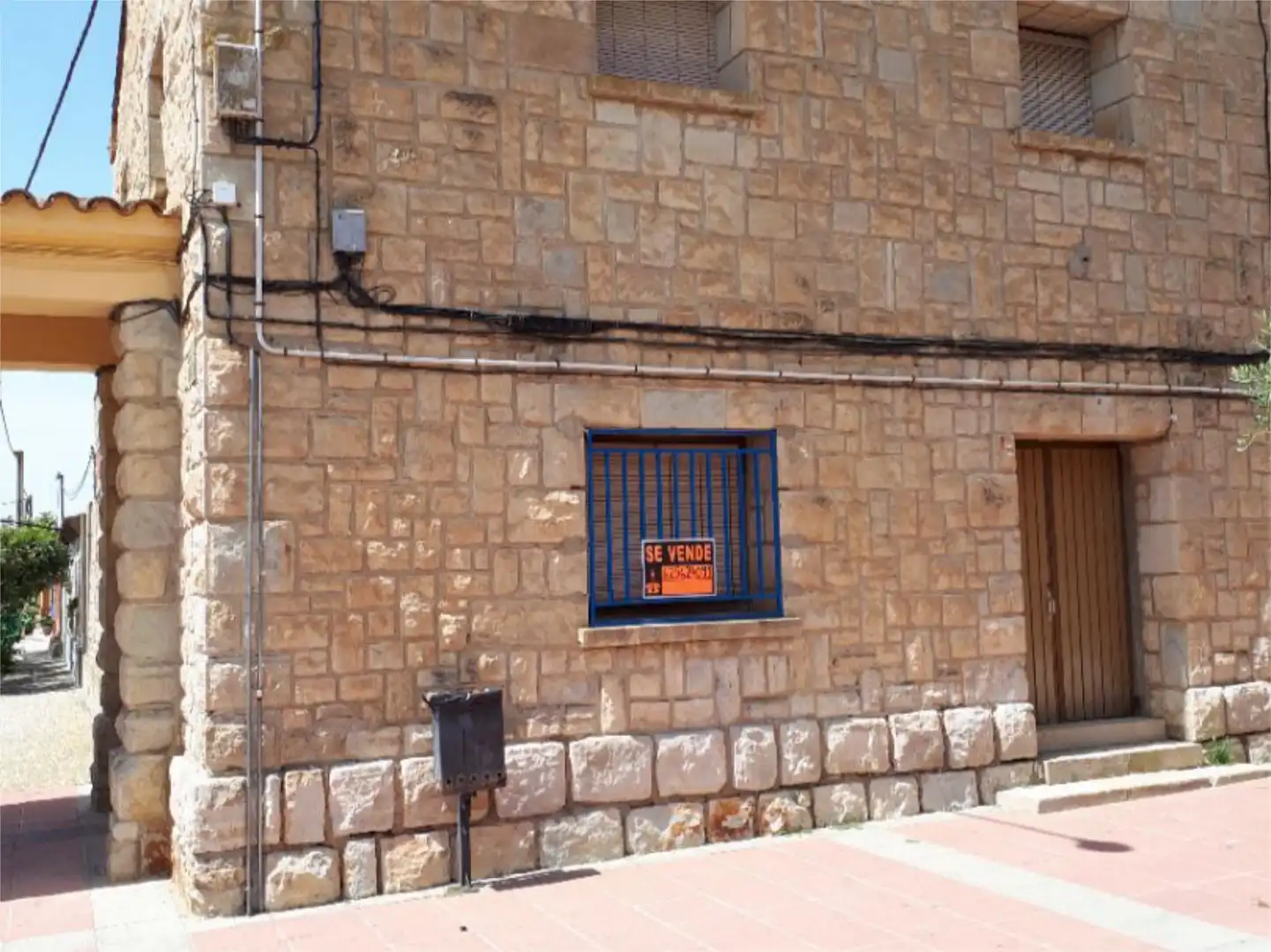 Casa adosada en venta en Plaza de España, 4, Sariñena Vista exterior de Casa adosada en venta en Sariñena con Terraza y Balcón