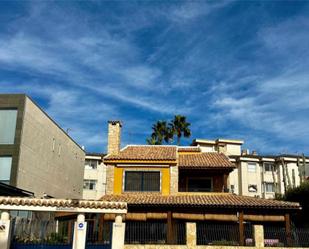 Vista exterior de Casa o xalet en venda en Santa Pola amb Aire condicionat, Terrassa i Piscina