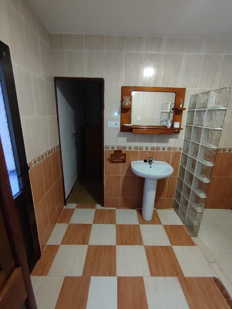 Badezimmer von Erdgeschoss zum verkauf in Solana de los Barros mit Klimaanlage, Abstellraum und Möbliert