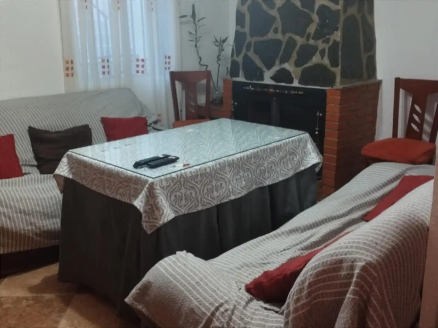 Casa adosada en venda a Avenida la Paz, 40, Alcaudete Sala d'estar de Casa adosada en venda en Alcaudete amb Aire condicionat, Calefacció i Terrassa