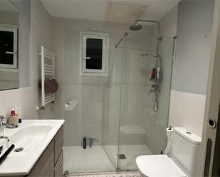 Bathroom of Flat to share in  Barcelona Capital  with Air Conditioner, Heating and Parquet flooring