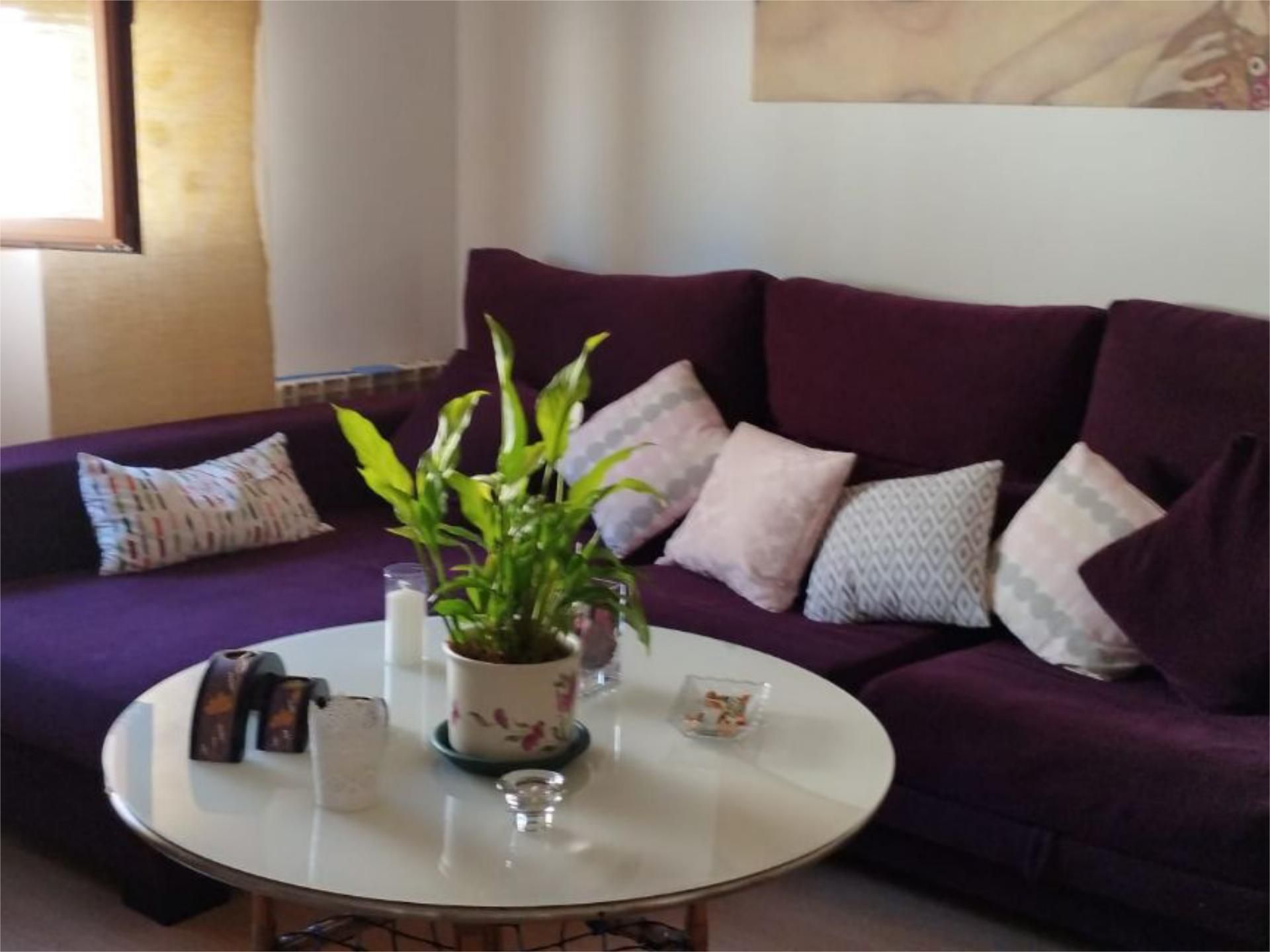 Sala d'estar de Apartament en venda en Cebreros amb Calefacció, Parquet i Moblat
