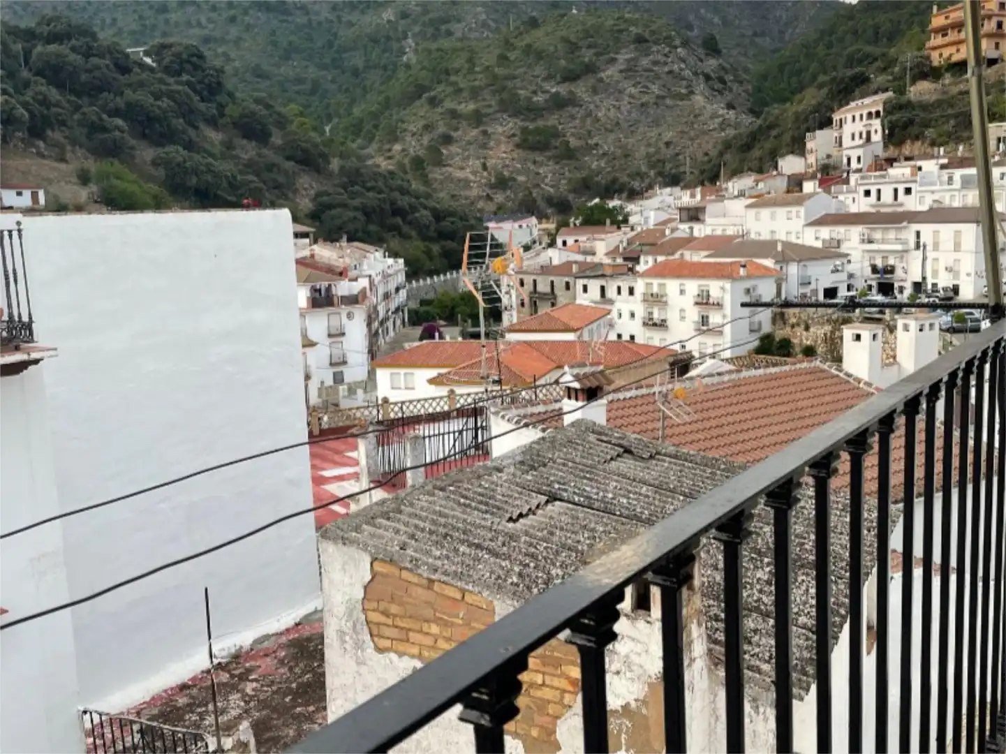 Casa adosada en venta en Travesia Pio XII, 123, Igualeja Vista exterior de Casa adosada en venta en Igualeja con Trastero, Amueblado y Balcón