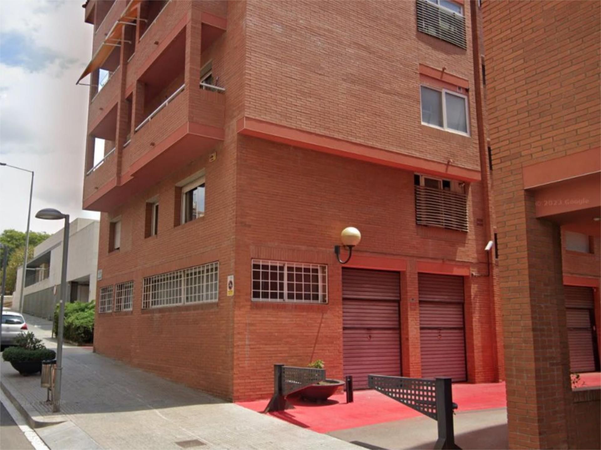 Vista exterior de Local de alquiler en Sant Joan Despí