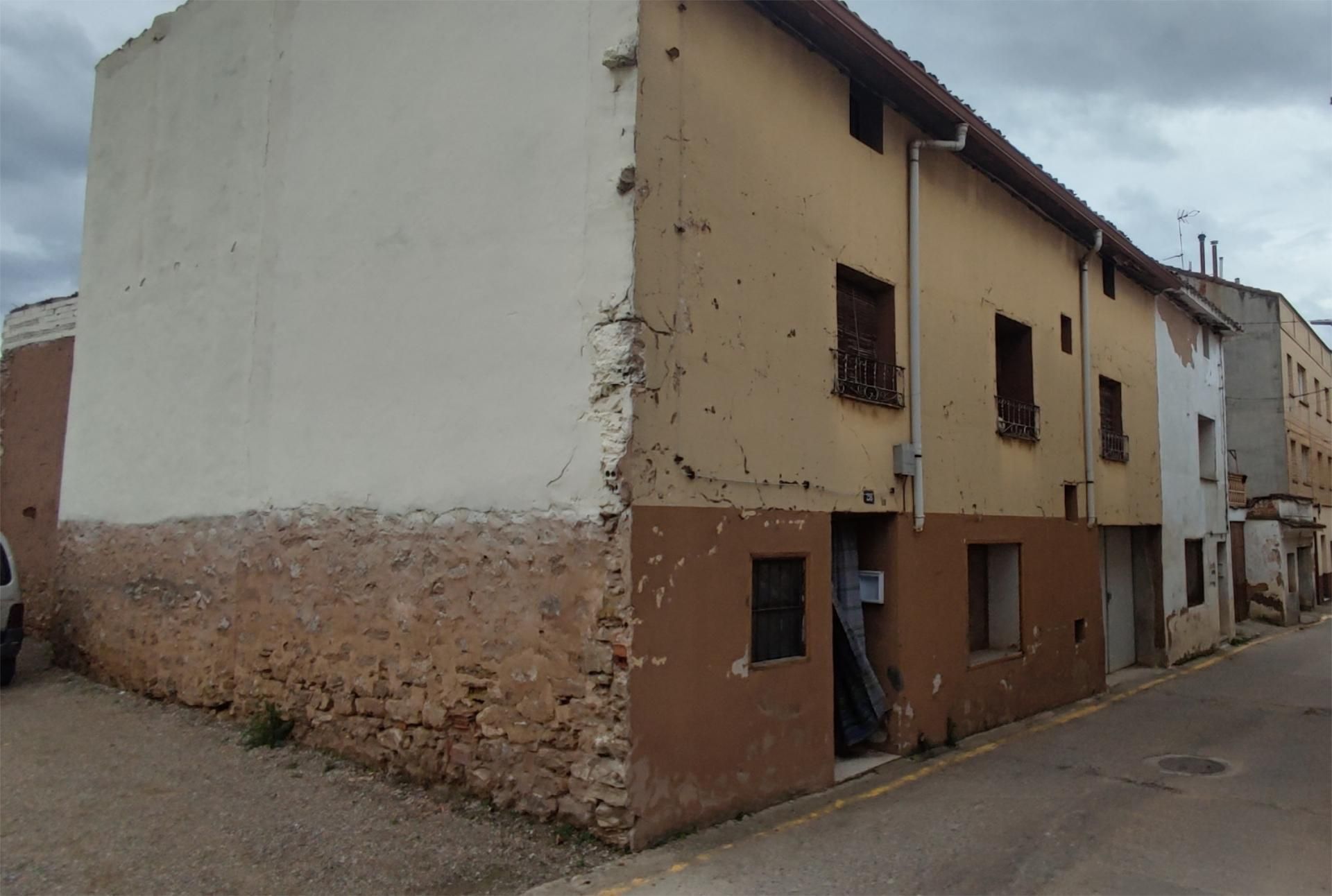 Vista exterior de Casa adosada en venda en Pradejón amb Traster