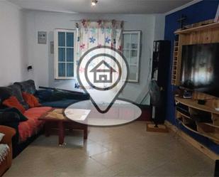 Sala d'estar de Casa adosada en venda en Palos de la Frontera amb Aire condicionat i Balcó