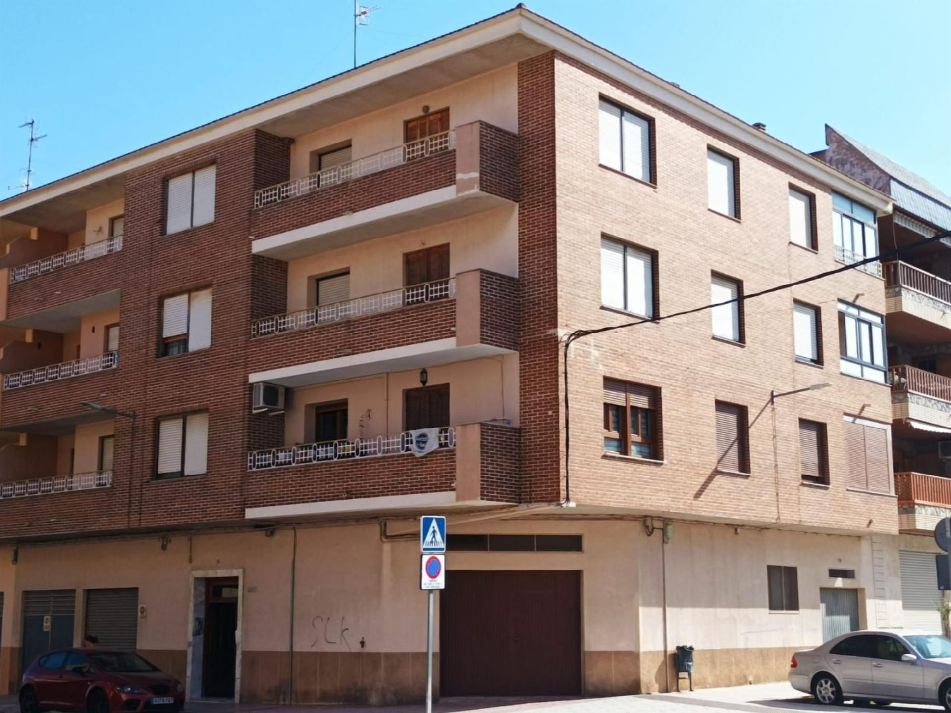 Vista exterior de Pis en venda en Caudete amb Terrassa, Moblat i Balcó