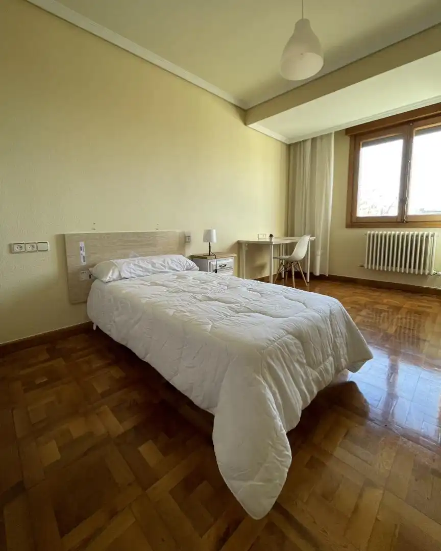 Habitación en Calle Mayor, 40, Tiebas-Muruarte de Reta Habitación de Piso para compartir en Tiebas-Muruarte de Reta con Calefacción, Jardín privado y Parquet