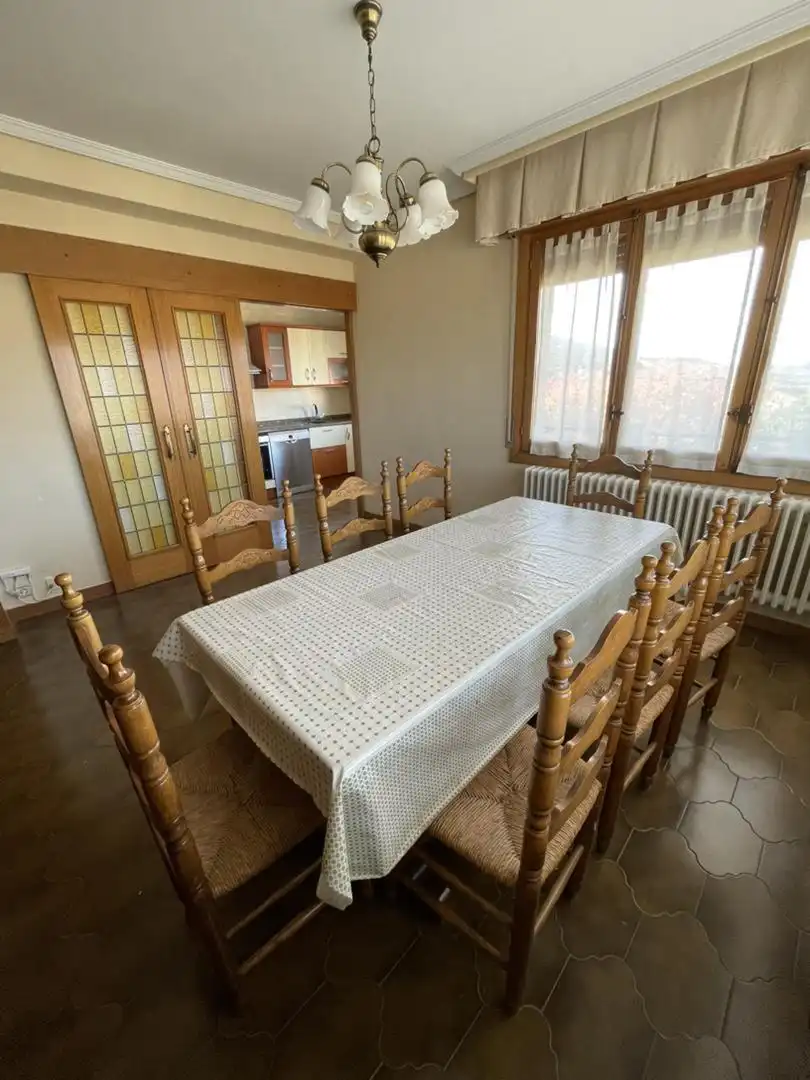 Habitación en Calle Mayor, 40, Tiebas-Muruarte de Reta Comedor de Piso para compartir en Tiebas-Muruarte de Reta con Calefacción, Jardín privado y Parquet