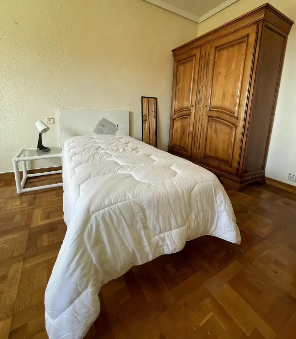 Habitación en Calle Mayor, 40, Tiebas-Muruarte de Reta Habitación de Piso para compartir en Tiebas-Muruarte de Reta con Calefacción, Jardín privado y Parquet