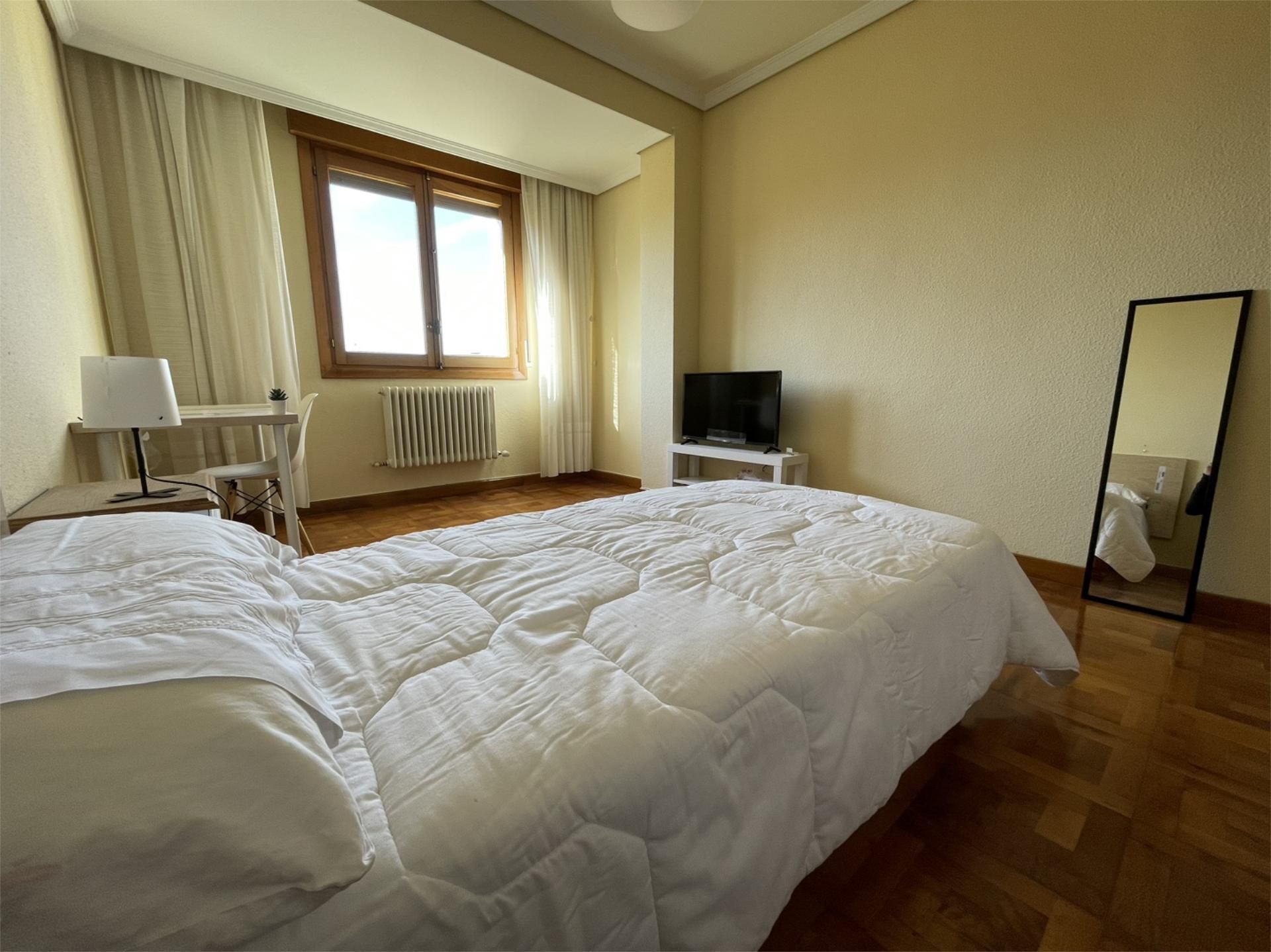 Habitación de Piso para compartir en Tiebas-Muruarte de Reta con Calefacción, Jardín privado y Parquet