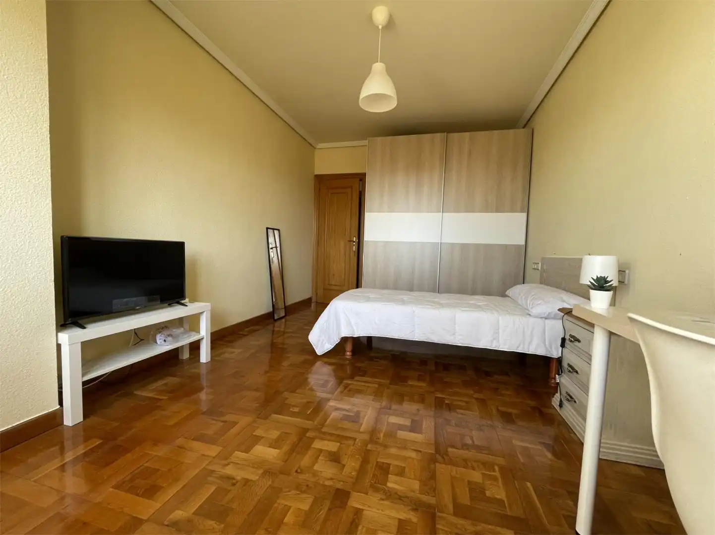 Habitación en Calle Mayor, 40, Tiebas-Muruarte de Reta Habitación de Piso para compartir en Tiebas-Muruarte de Reta con Calefacción, Jardín privado y Parquet